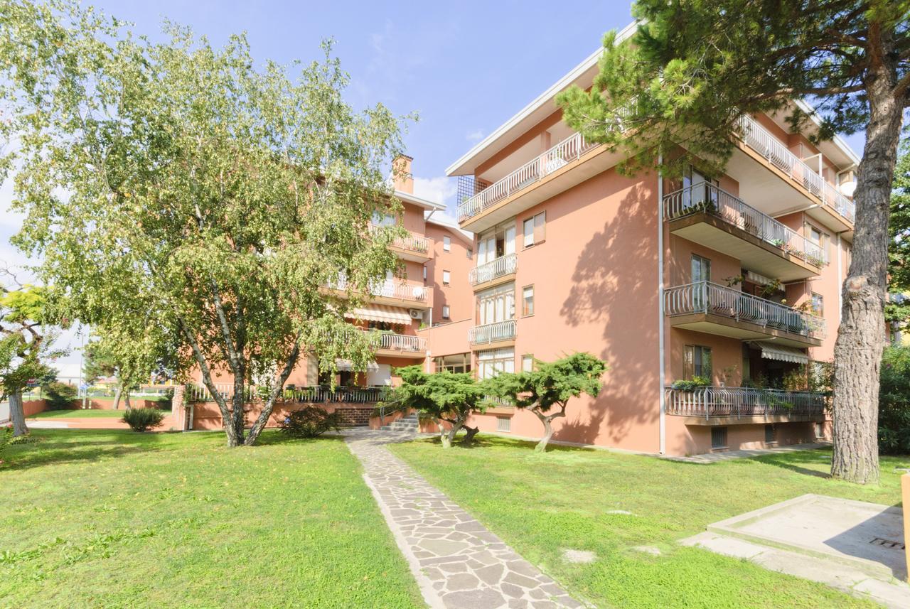 Beatrice Apartment Каорле Екстериор снимка